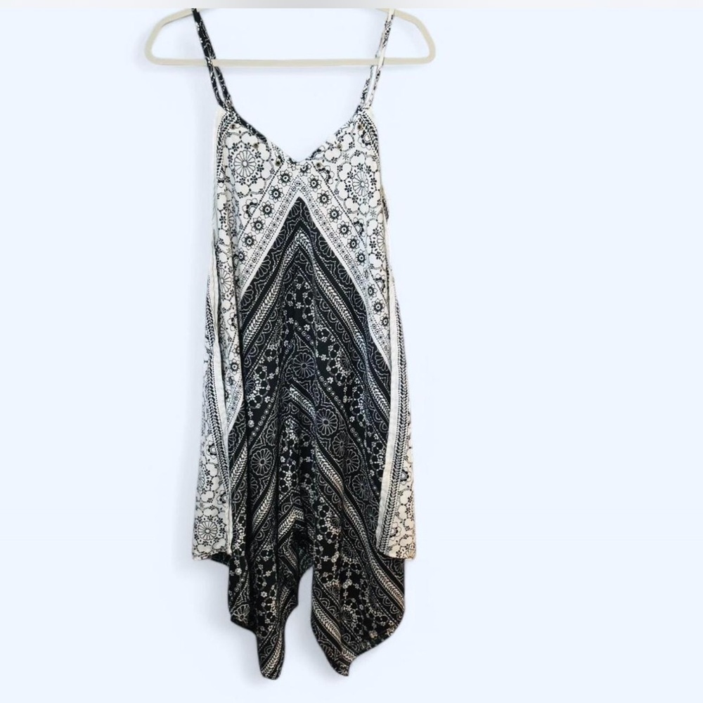 Speed Control New York Black & White Handkerchief Hem Dress - Size XL